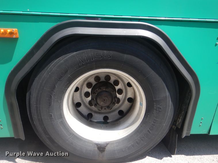 image for item GY9959 2004 Gillig  shuttle bus