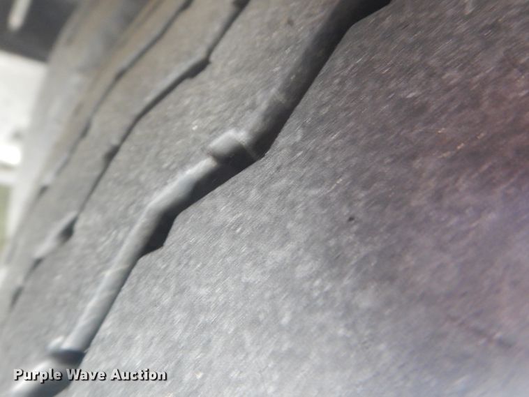 image for item GY9959 2004 Gillig  shuttle bus