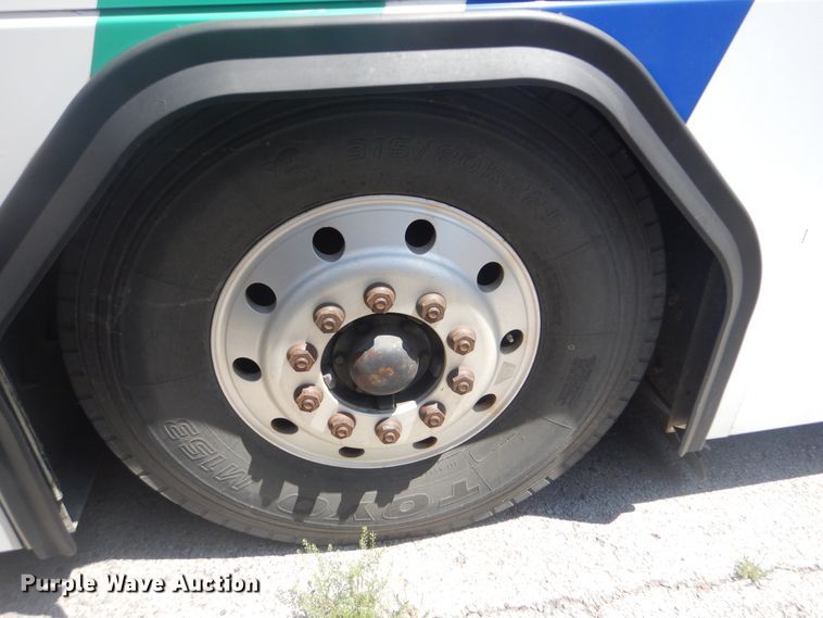 image for item GY9959 2004 Gillig  shuttle bus