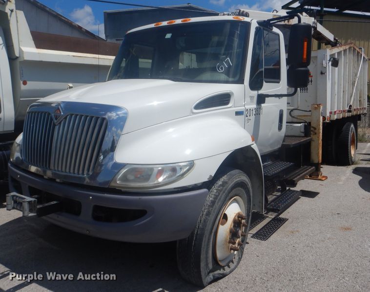 image for item GY9961 2013 International DuraStar 4300M7  flatbed truck