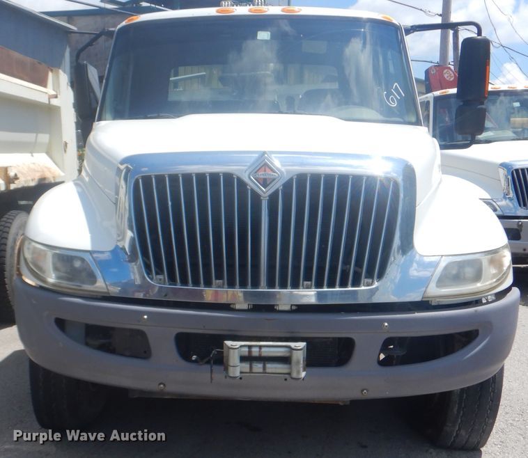 image for item GY9961 2013 International DuraStar 4300M7  flatbed truck