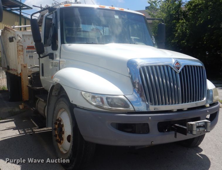 image for item GY9961 2013 International DuraStar 4300M7  flatbed truck