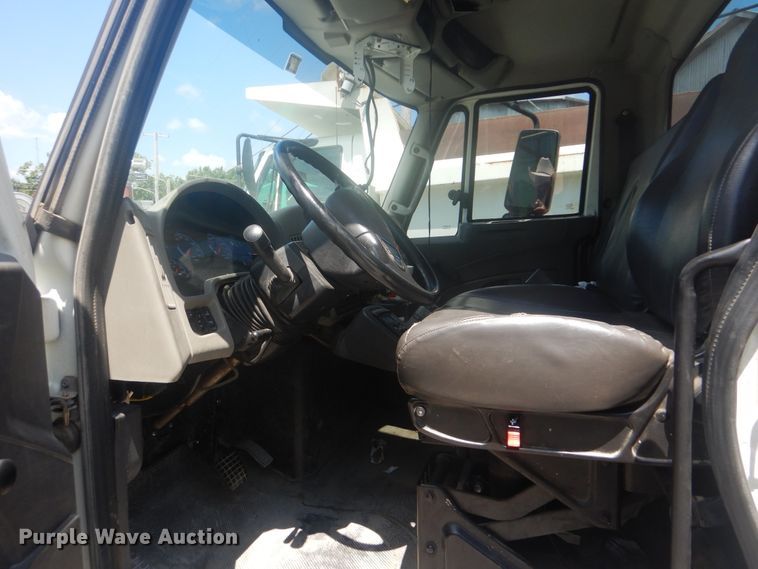 image for item GY9961 2013 International DuraStar 4300M7  flatbed truck