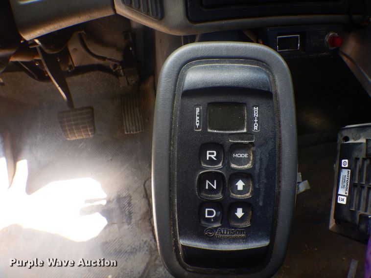 image for item GY9961 2013 International DuraStar 4300M7  flatbed truck