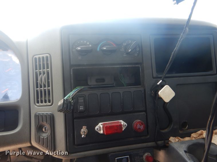 image for item GY9961 2013 International DuraStar 4300M7  flatbed truck