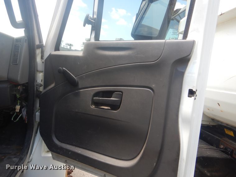 image for item GY9961 2013 International DuraStar 4300M7  flatbed truck