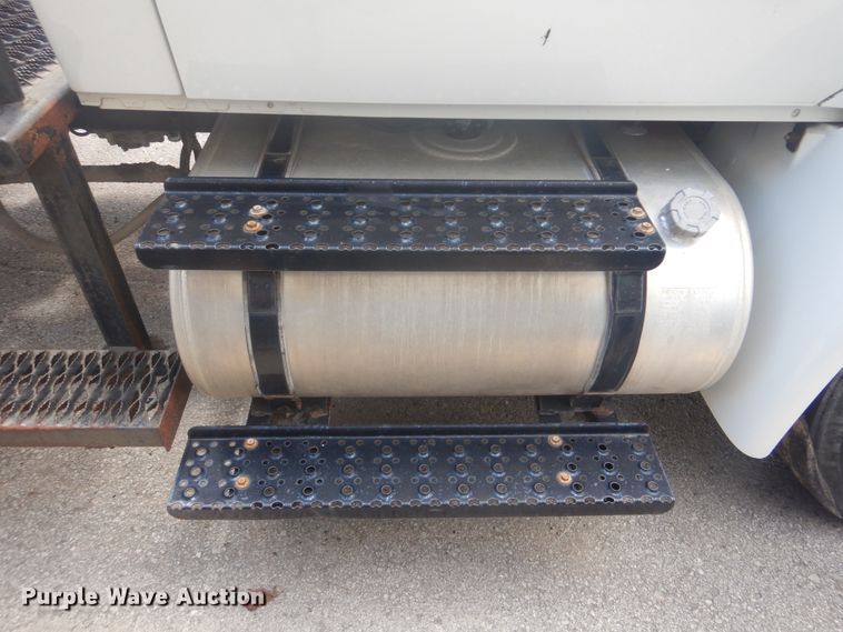 image for item GY9961 2013 International DuraStar 4300M7  flatbed truck