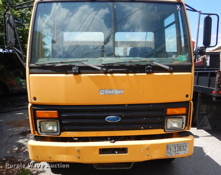 image for item GY9963 1992 Ford Cargo 7000  flatbed truck