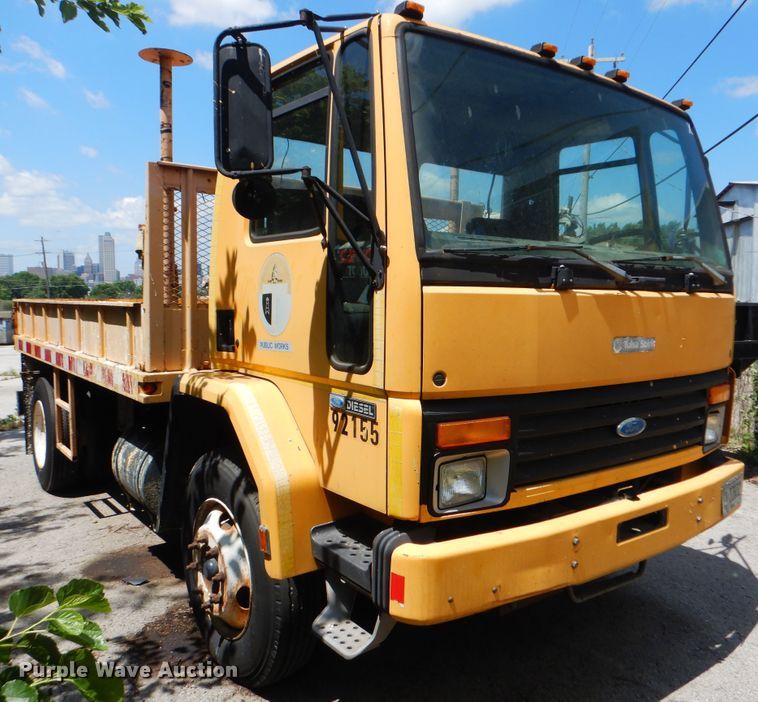 image for item GY9963 1992 Ford Cargo 7000  flatbed truck