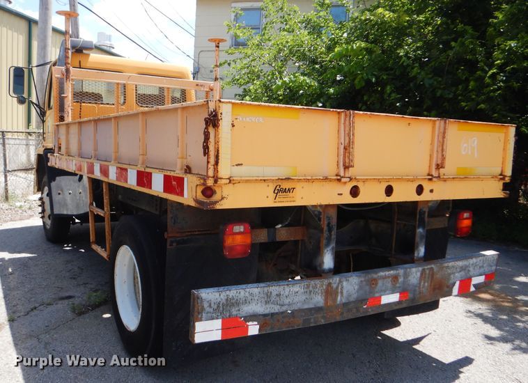 image for item GY9963 1992 Ford Cargo 7000  flatbed truck