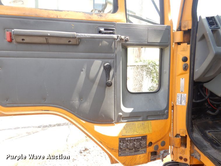 image for item GY9963 1992 Ford Cargo 7000  flatbed truck