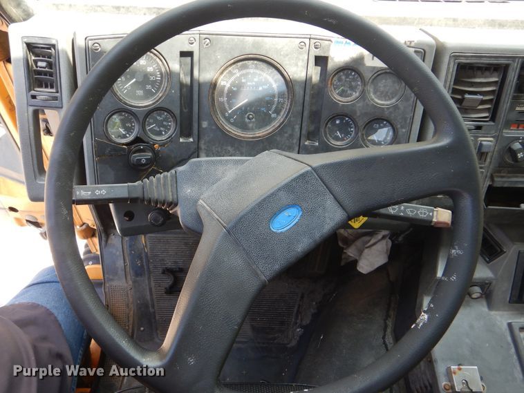 image for item GY9963 1992 Ford Cargo 7000  flatbed truck