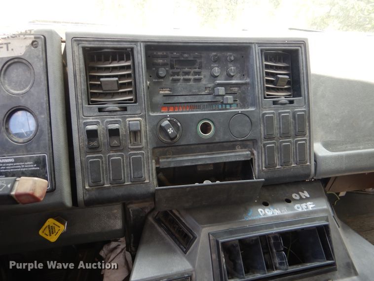 image for item GY9963 1992 Ford Cargo 7000  flatbed truck