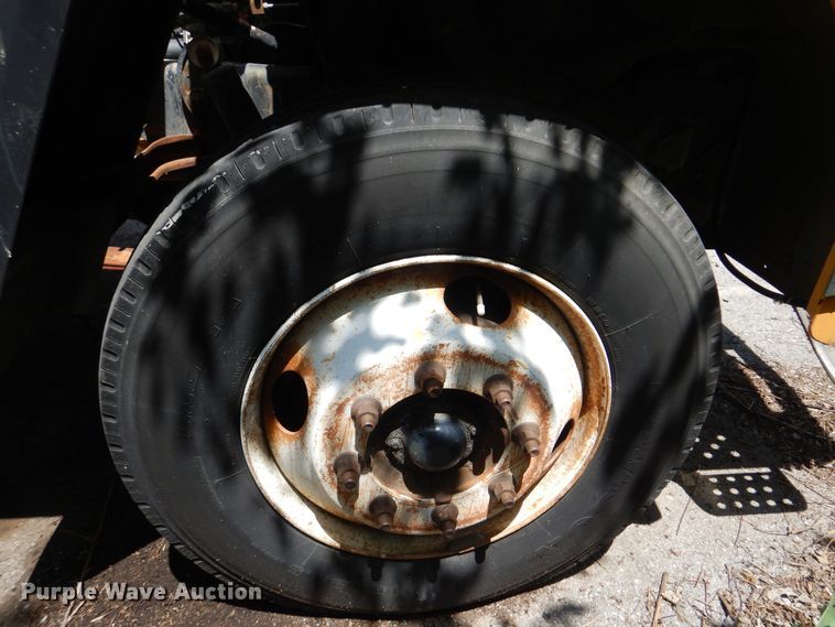 image for item GY9963 1992 Ford Cargo 7000  flatbed truck