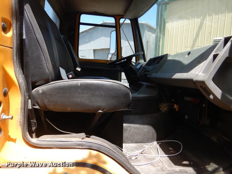 image for item GY9963 1992 Ford Cargo 7000  flatbed truck