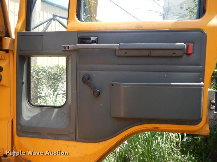 image for item GY9963 1992 Ford Cargo 7000  flatbed truck