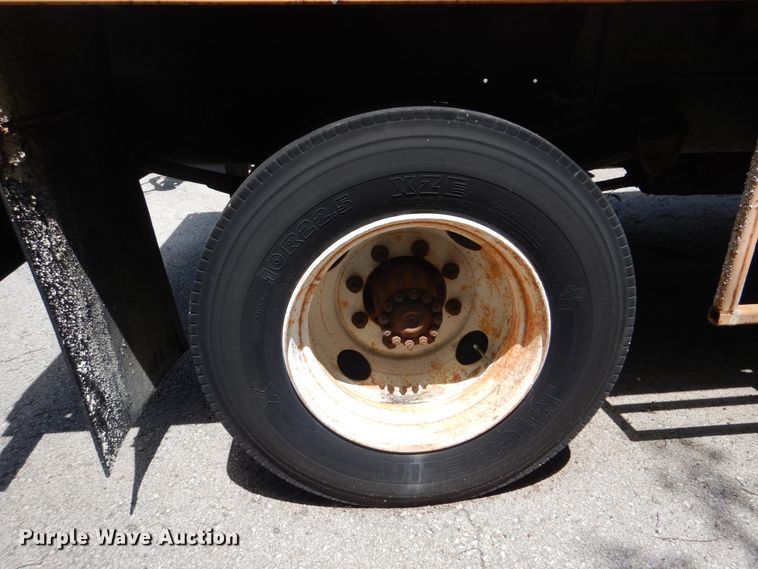 image for item GY9963 1992 Ford Cargo 7000  flatbed truck