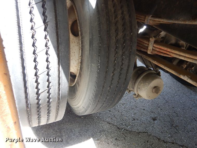 image for item GY9963 1992 Ford Cargo 7000  flatbed truck