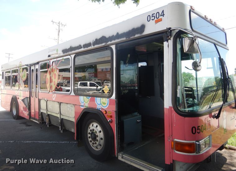 image for item GY9993 2004 Gillig  shuttle bus