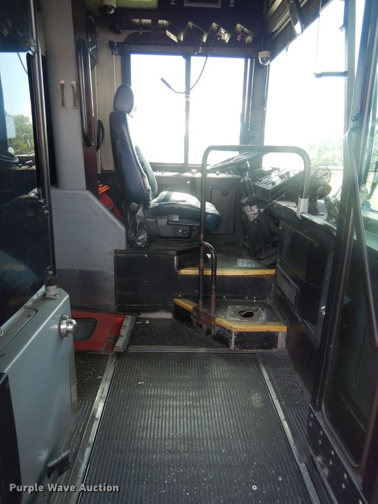 image for item GY9993 2004 Gillig  shuttle bus