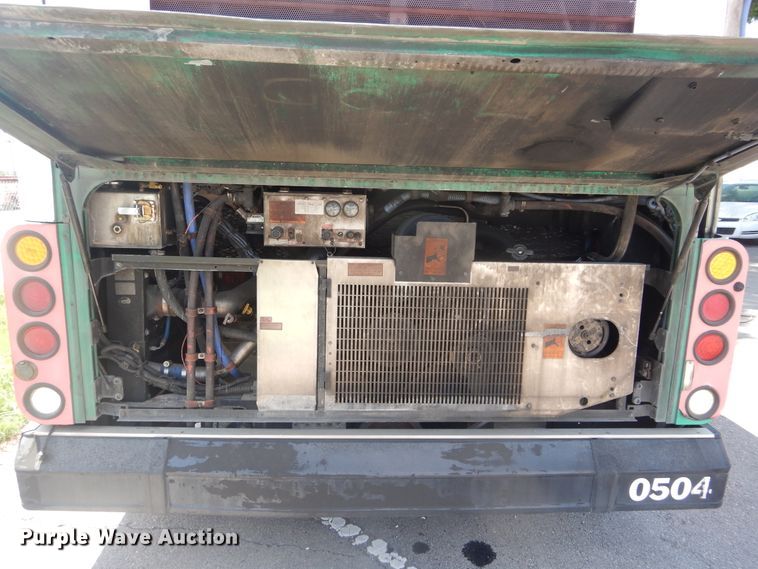 image for item GY9993 2004 Gillig  shuttle bus