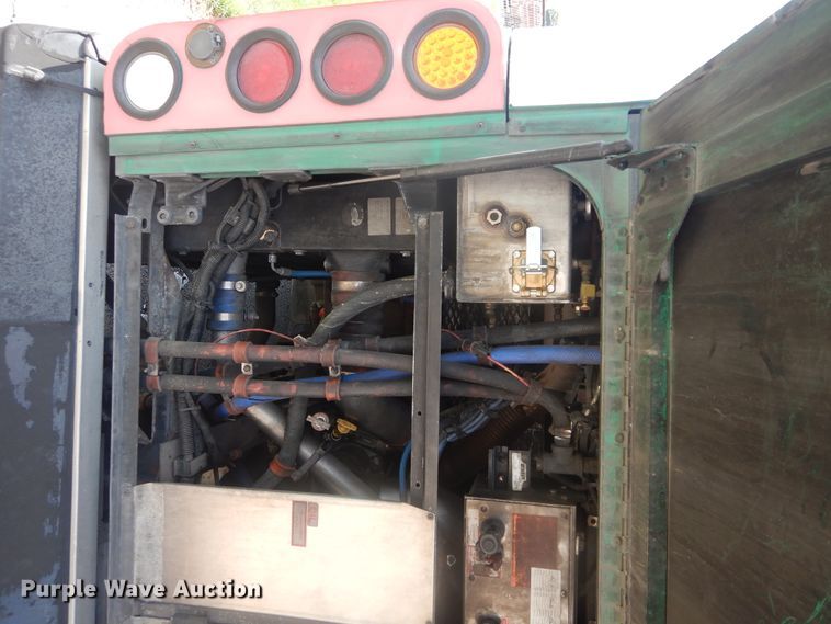 image for item GY9993 2004 Gillig  shuttle bus