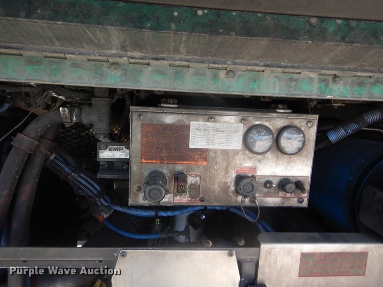 image for item GY9993 2004 Gillig  shuttle bus