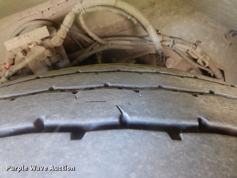 image for item GY9993 2004 Gillig  shuttle bus