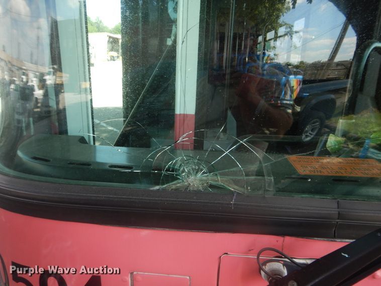 image for item GY9993 2004 Gillig  shuttle bus