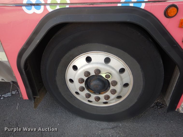 image for item GY9993 2004 Gillig  shuttle bus