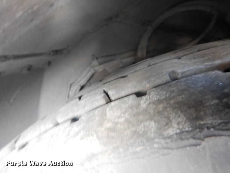 image for item GY9993 2004 Gillig  shuttle bus