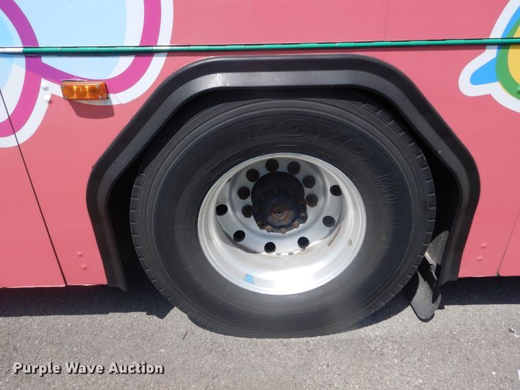 image for item GY9993 2004 Gillig  shuttle bus