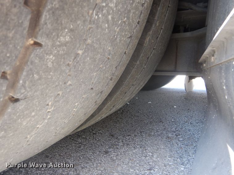 image for item GY9993 2004 Gillig  shuttle bus