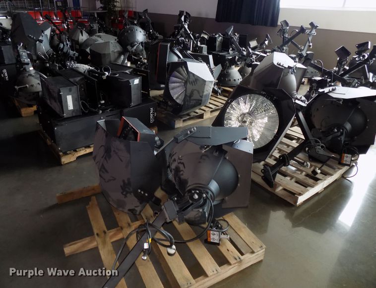 image for item H1476 (16) 2013 Musco Show Light green indoor lighting