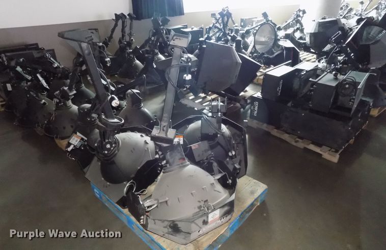 image for item H1476 (16) 2013 Musco Show Light green indoor lighting