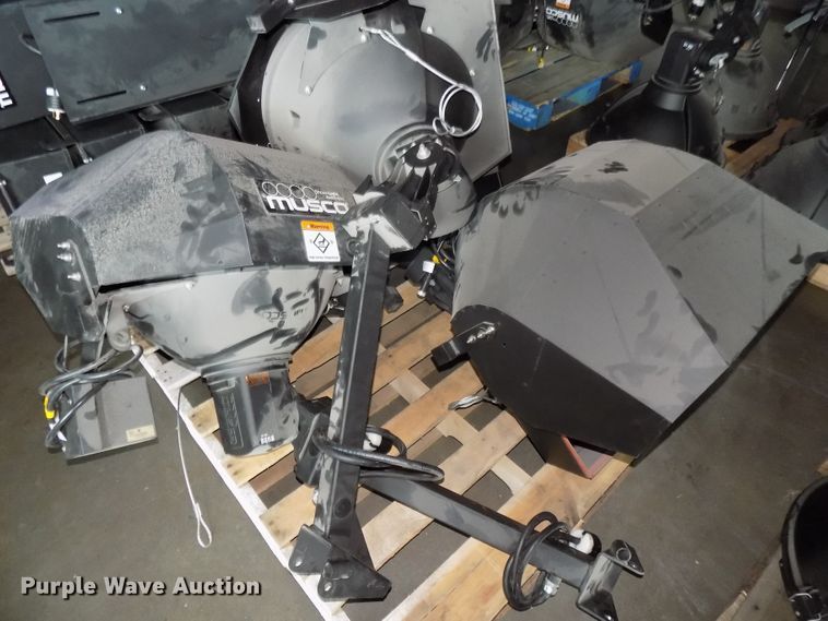 image for item H1476 (16) 2013 Musco Show Light green indoor lighting