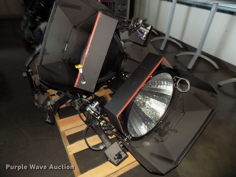 image for item H1476 (16) 2013 Musco Show Light green indoor lighting