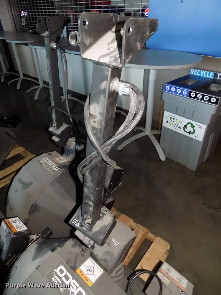 image for item H1476 (16) 2013 Musco Show Light green indoor lighting