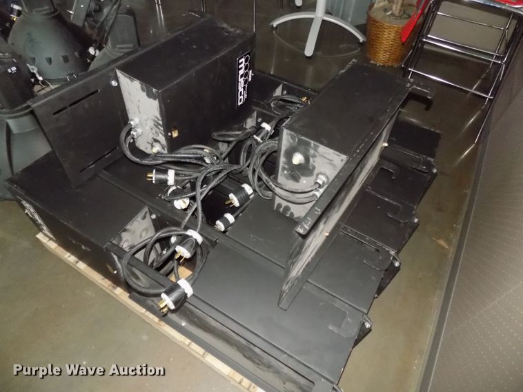 image for item H1476 (16) 2013 Musco Show Light green indoor lighting