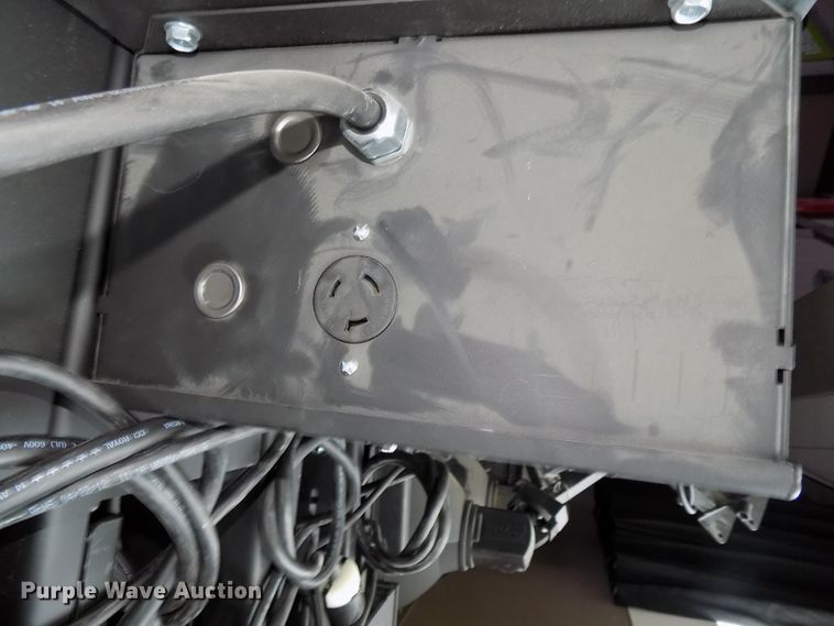 image for item H1476 (16) 2013 Musco Show Light green indoor lighting