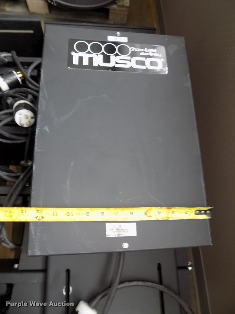 image for item H1476 (16) 2013 Musco Show Light green indoor lighting