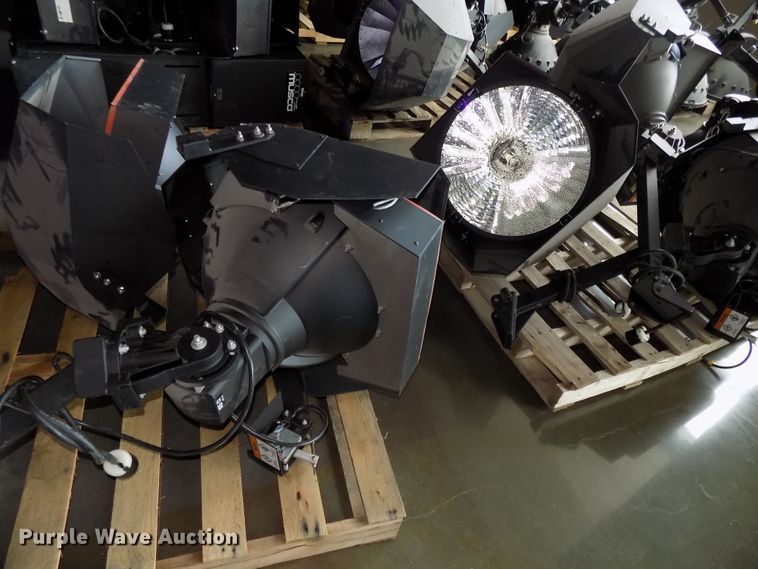 image for item H1477 (16) 2013 Musco Show Light green indoor lighting