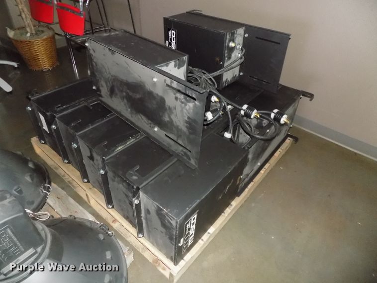 image for item H1477 (16) 2013 Musco Show Light green indoor lighting