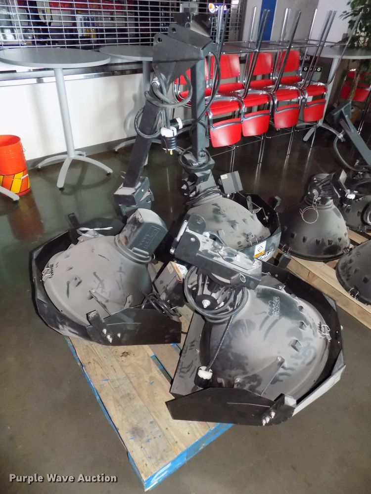 image for item H1478 (16) 2013 Musco Show Light green indoor lighting