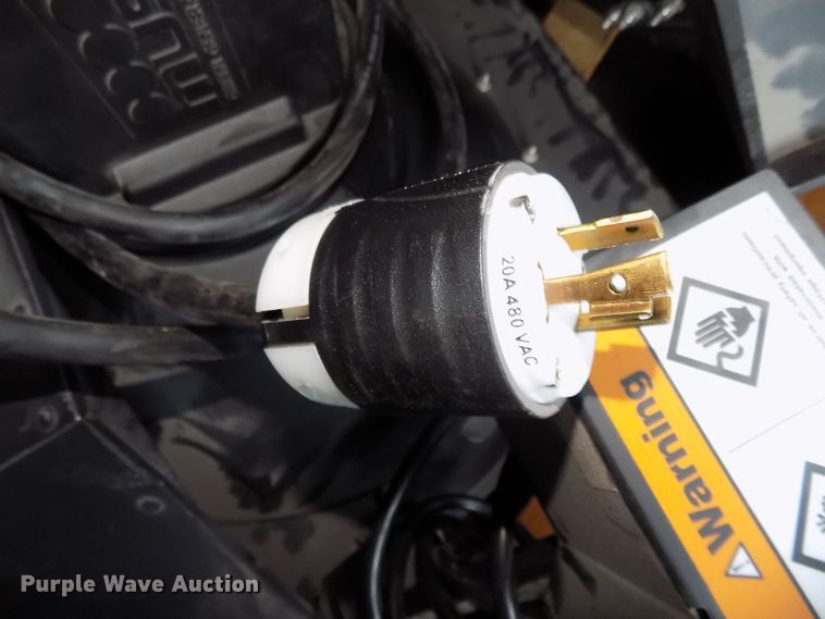 image for item H1478 (16) 2013 Musco Show Light green indoor lighting