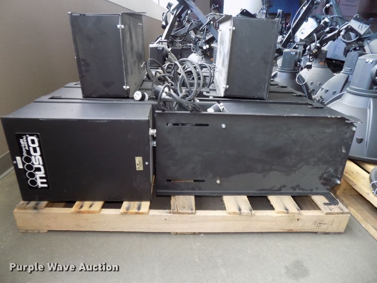 image for item H1478 (16) 2013 Musco Show Light green indoor lighting