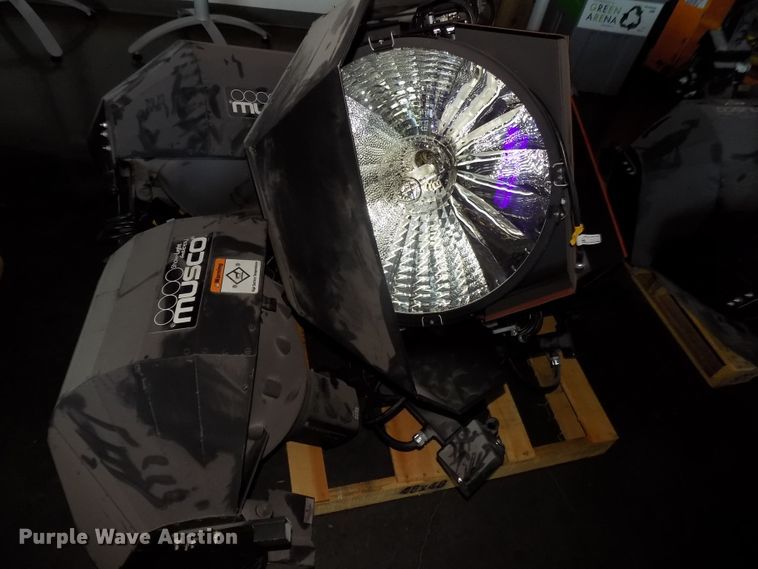 image for item H1479 (16) 2013 Musco Show Light green indoor lighting