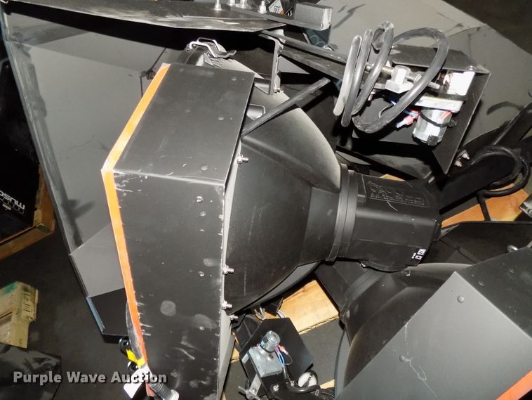 image for item H1479 (16) 2013 Musco Show Light green indoor lighting