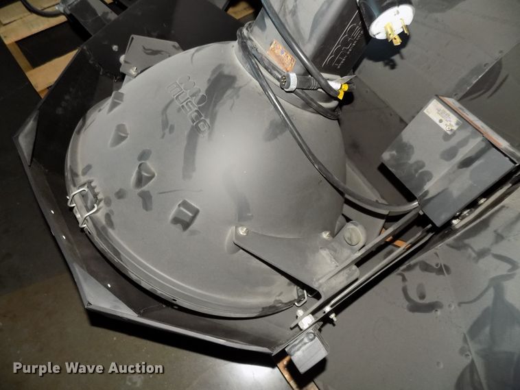 image for item H1479 (16) 2013 Musco Show Light green indoor lighting