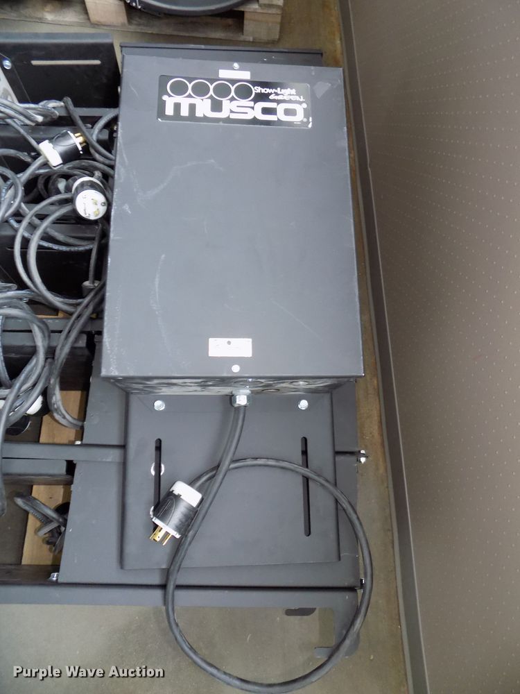 image for item H1480 (16) 2013 Musco Show Light green indoor lighting